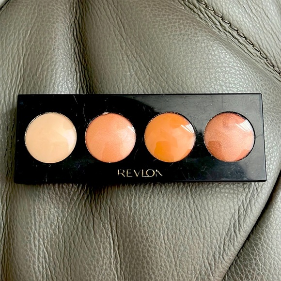 Nice cream eyes shadow. Got tired of it. - Picture 1 of 3